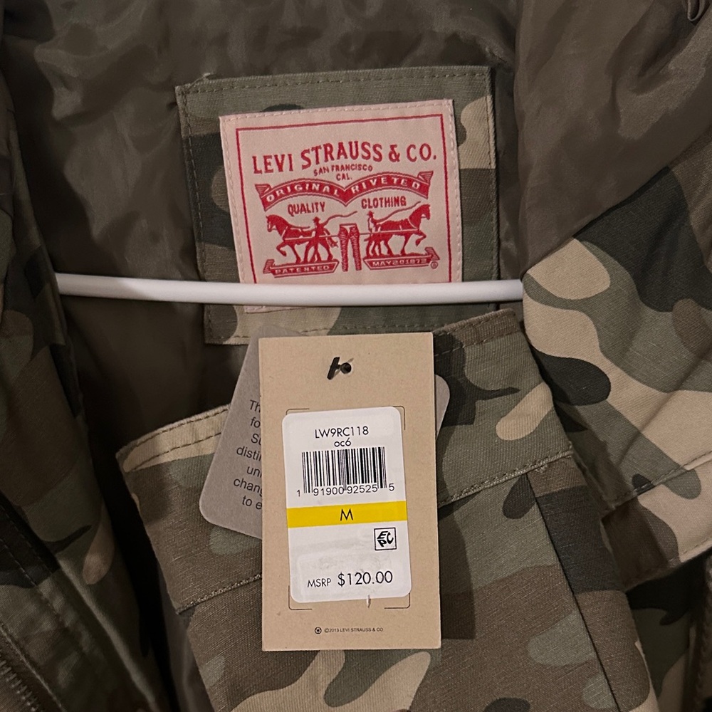 Levi's Olive Green Camo Hooded Anorak Jacket - Picture 2 of 3